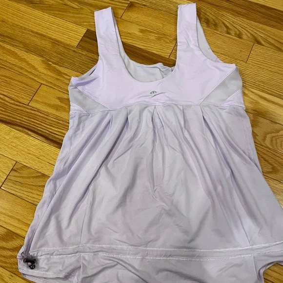 Lululemon tank size 8 - Picture 2 of 3